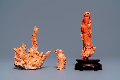 Trois pi&egrave;ces en corail rouge sculpt&eacute;, Chine, 19/20&egrave;me